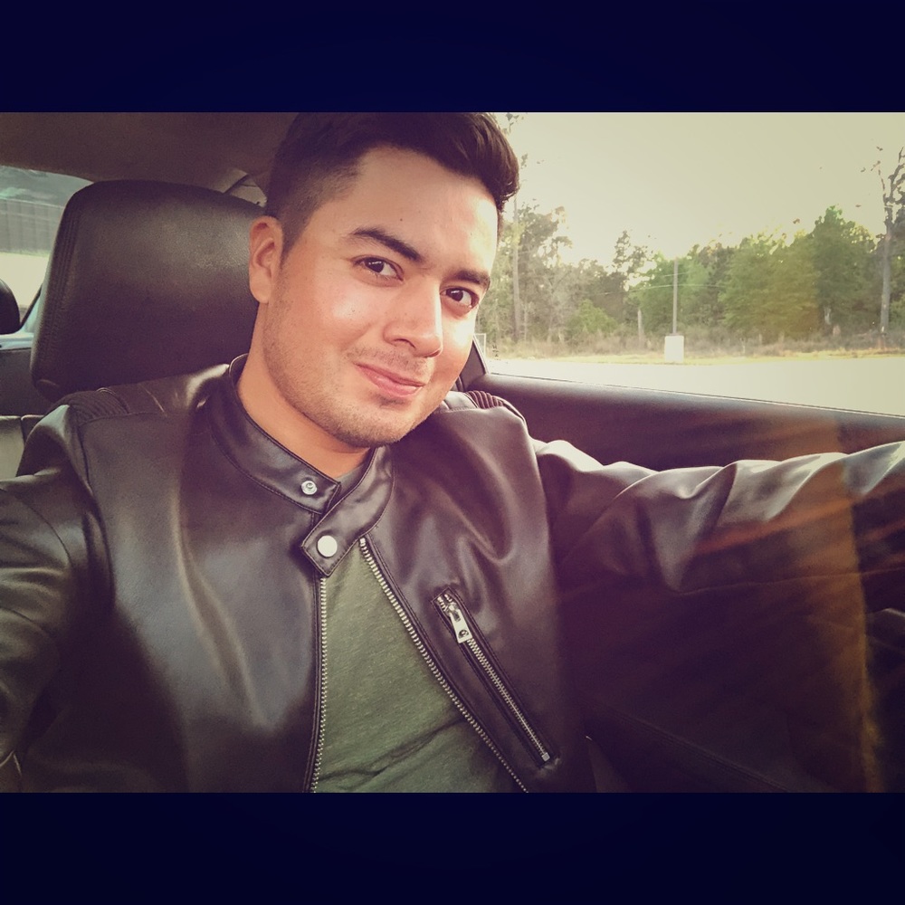 Meet your Posher, Carlos
